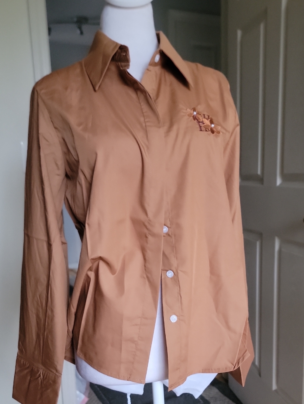 Women’s Button-Front Shirt in Camel